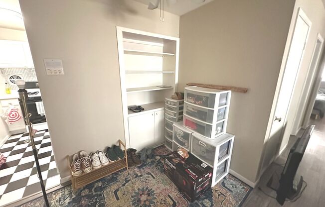2 beds, 1 bath, $1,400, Unit 112