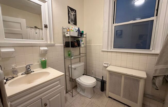 2 beds, 1 bath, 800 sqft, $3,350, Unit 3