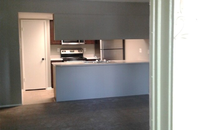 2 beds, 1 bath, 830 sqft, $1,349, Unit 112