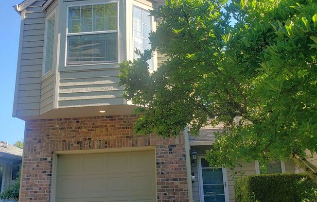 Wonderful John's Landing Updated Townhouse with Backyard