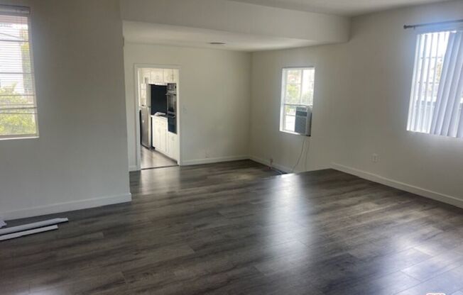 1845 1/2 S S BEVERLY GLN BLVD