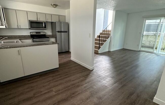 2 beds, 1 bath, 900 sqft, $1,395, Unit 63