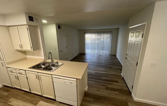 2 beds, 1 bath, 848 sqft, $1,900, Unit 1704