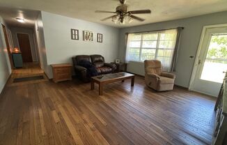 3 beds, 2 baths, $1,100