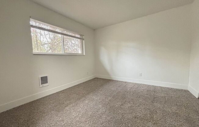 2 beds, 1 bath, 700 sqft, $1,335, Unit 12