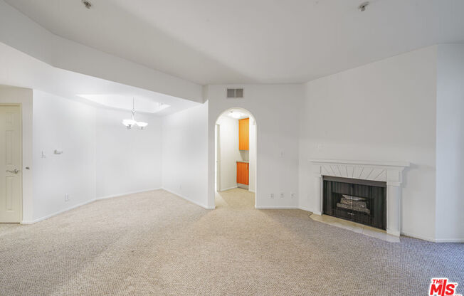 1 bed, 1 bath, 659 sqft, $1,975, Unit 327