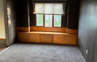 3 beds, 1 bath, $875