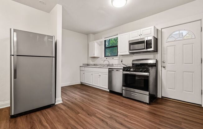 Gorgeous 2 bedroom home in Greenfield available now!