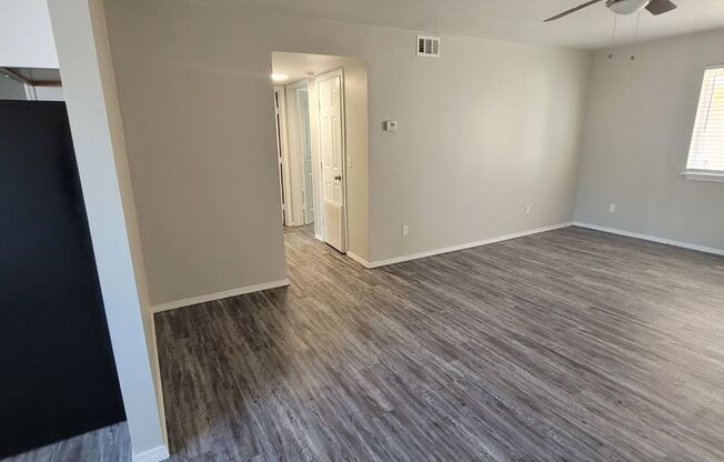 2 beds, 1 bath, 924 sqft, $840, Unit 151