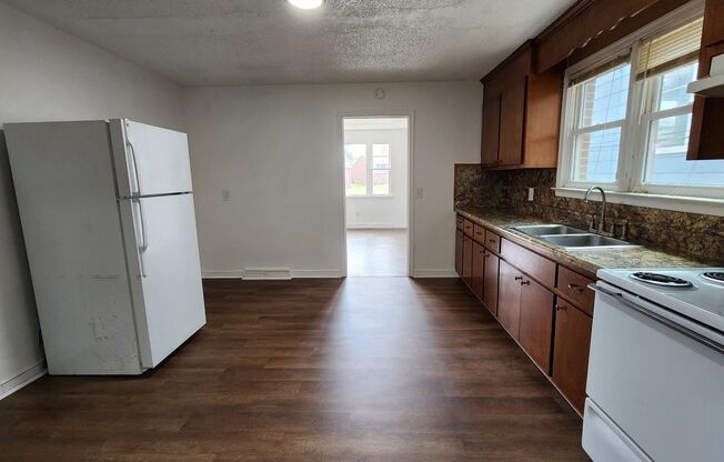 3 beds, 1 bath, $1,395