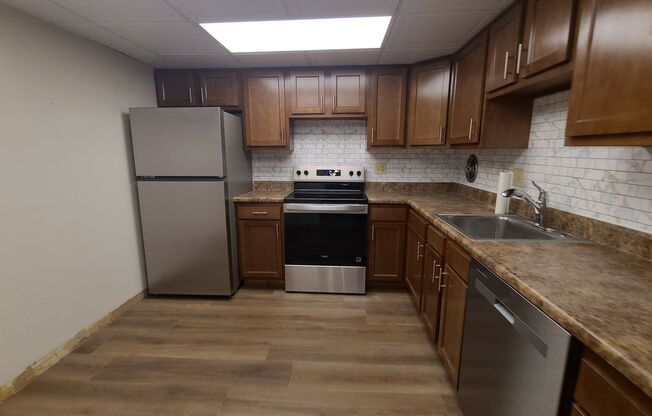 2 beds, 2 baths, 1 sqft, $1,295, Unit GOV - 608