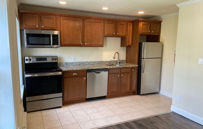 1 bed, 1 bath, 875 sqft, $1,295, Unit 634 Walnut-6