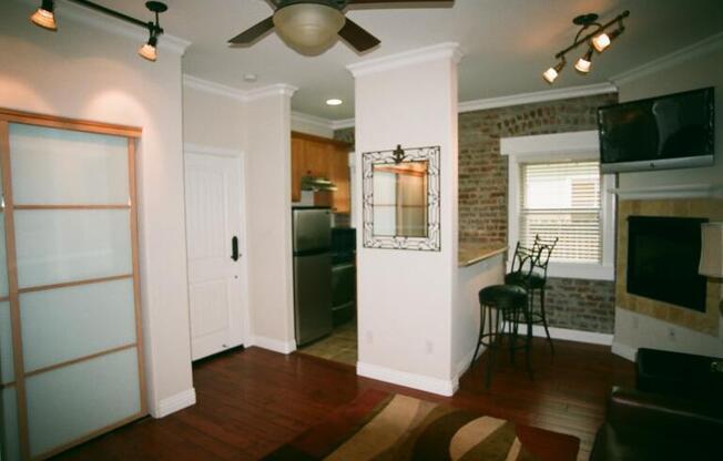 Studio, 1 bath, 360 sqft, $1,325, Unit 25