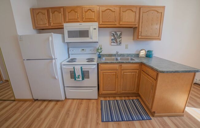 Studio, 1 bath, 430 sqft, $685, Unit 237