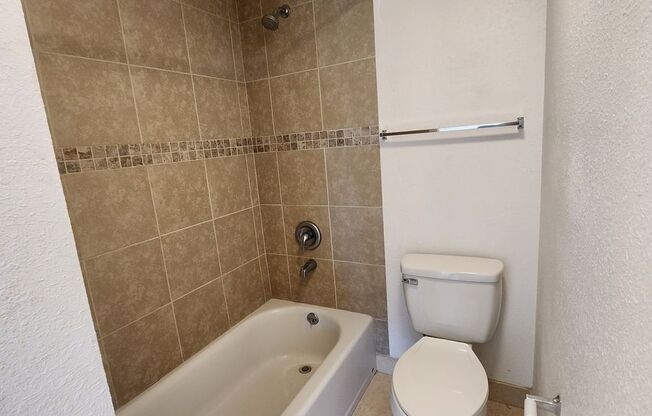 1 bed, 1 bath, 600 sqft, $1,295, Unit 33