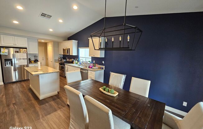 Modern 5-Bedroom Home with Solar – Great Community Living in Calimesa!