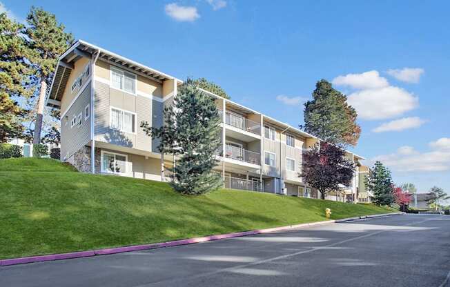 Regency Woods Exterior Apartments in Renton, WA