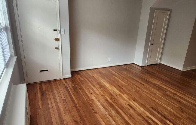 2 beds, 1 bath, 897 sqft, $2,335, Unit E-03