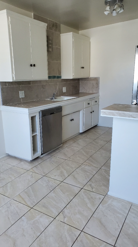 1150 MANHATTAN BCH BLVD