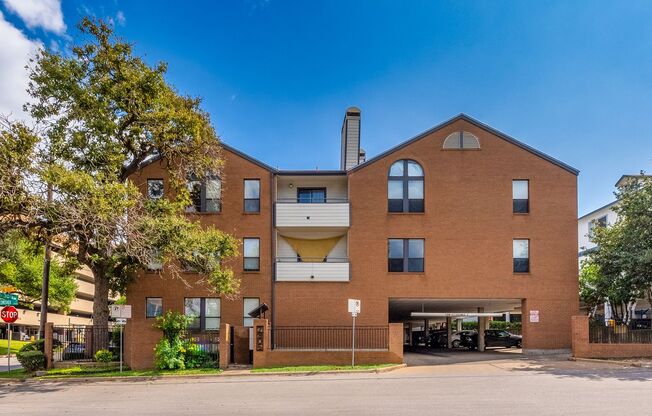 PRE-LEASE 2025/2026: Great Location & Quant Unit!