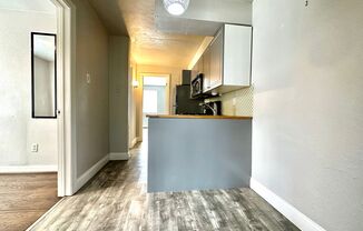 2 beds, 1 bath, 800 sqft, $895, Unit 1E