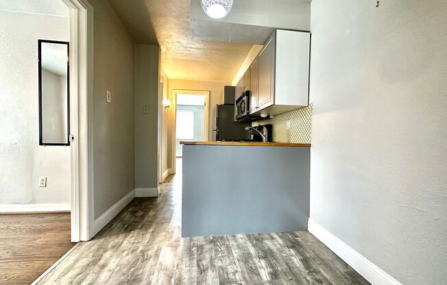 2 beds, 1 bath, 800 sqft, $895, Unit 1E