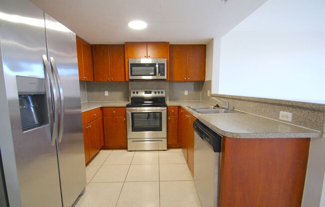 Modern 1-Bedroom 1-Bathroom with a den, centrally located in Miami