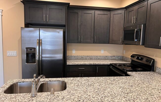 1 bed, 1 bath, 645 sqft, $1,595, Unit 211