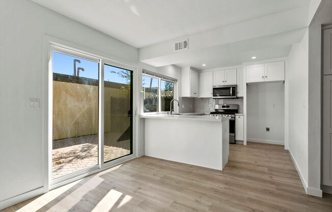 Remodeled End-Unit Townhouse w/ Ground Floor Bedroom