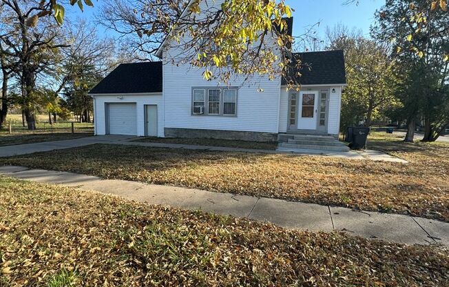 $725 - 2 bed 1 bath - Single Family Home