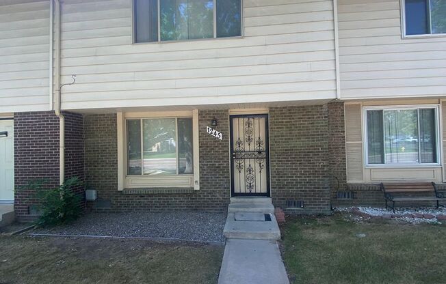 Renovated 3 bed, 2.5 bath Townhome in Aurora