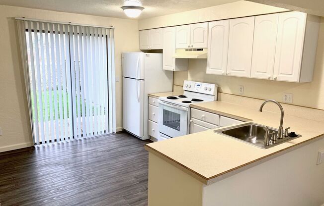 2 beds, 1 bath, 820 sqft, $1,550, Unit 1522D