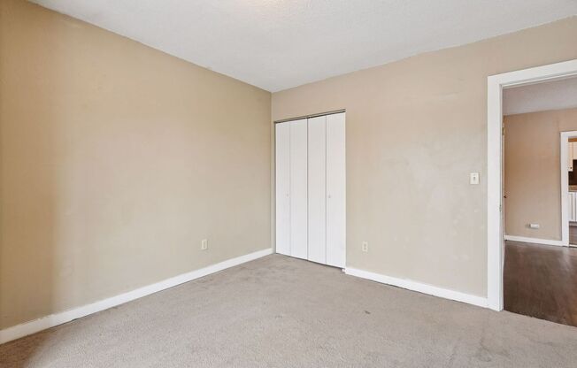 2 beds, 1 bath, $1,050, Unit Unit 5