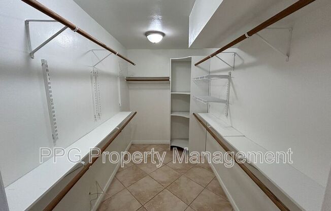 248 LAGUNA DR E