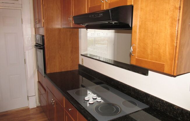 2 beds, 1 bath, 1,075 sqft, $1,200, Unit 403