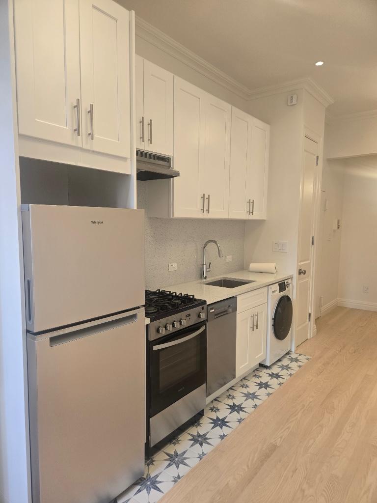 245 25 E 62 ST