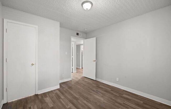 2 beds, 1 bath, 900 sqft, $1,025, Unit 122