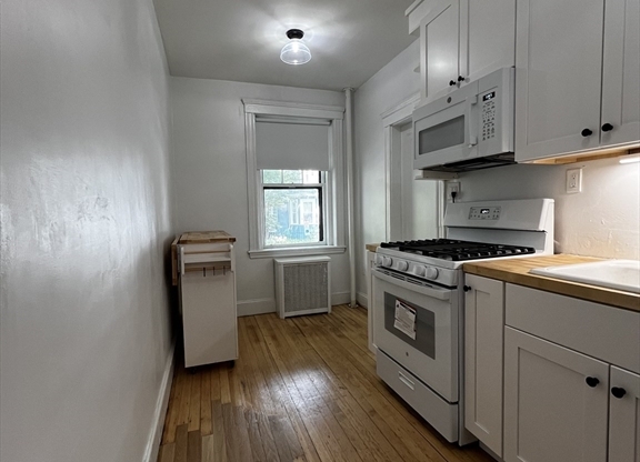 1 bed, 1 bath, $2,300, Unit 1