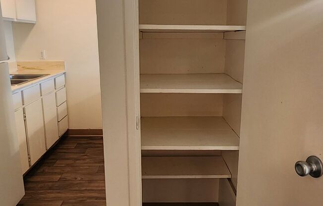1 bed, 1 bath, 700 sqft, $1,045, Unit 05B