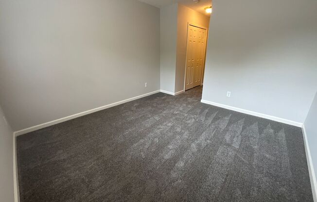 Charming 3 bdrm/ 2.5 bthrm End Unit Townhome!