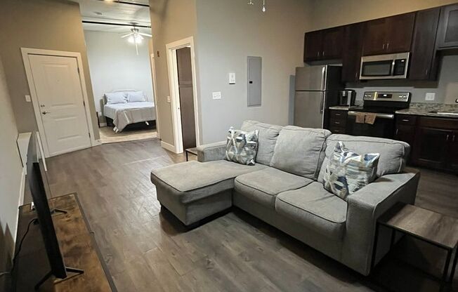 Studio, 1 bath, 599 sqft, $1,550, Unit 203