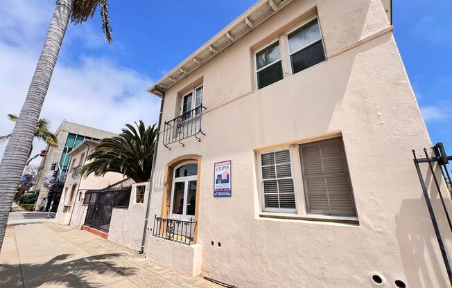 MOVE IN SPECIAL-Charming Hillcrest 2 Bedroom Apartment For Rent!!