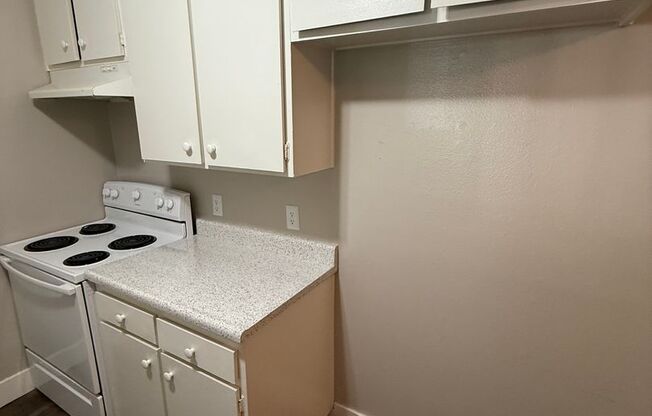 1 bed, 1 bath, 714 sqft, $1,695, Unit 016