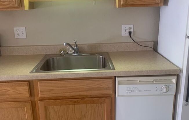 1 bed, 1 bath, $1,100, Unit 303