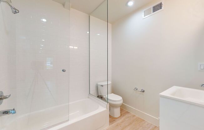 Studio, 1 bath, $2,299, Unit 2539A Lombard