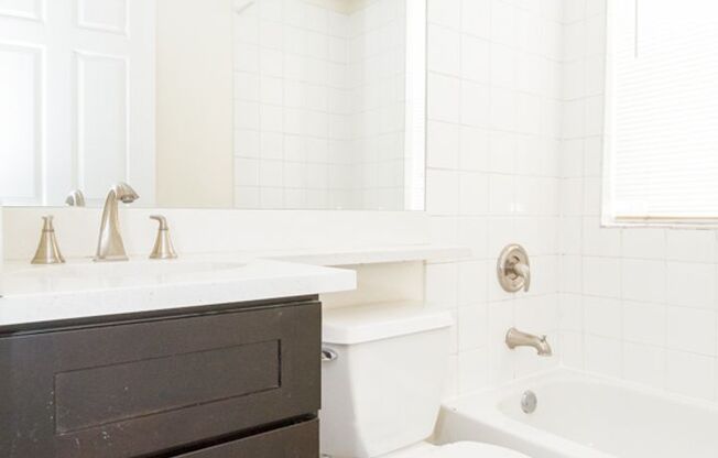 2 beds, 1 bath, 600 sqft, $2,100, Unit 2520-A4