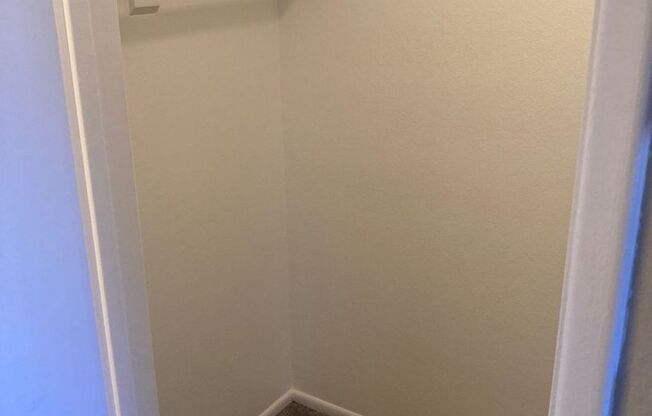1 bed, 1 bath, 565 sqft, $999, Unit 215