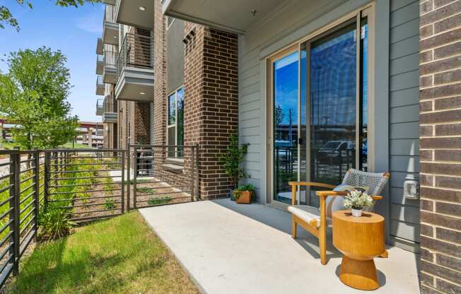 the preserve at ballantyne commons apartment patio with chair and table