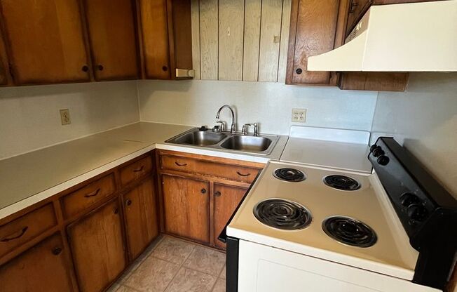 1 bed, 1 bath, 500 sqft, $1,130, Unit R-5