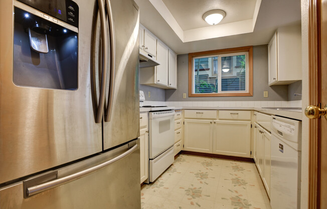 Lovely upper 2 floors of Large home in Phinney Ridge